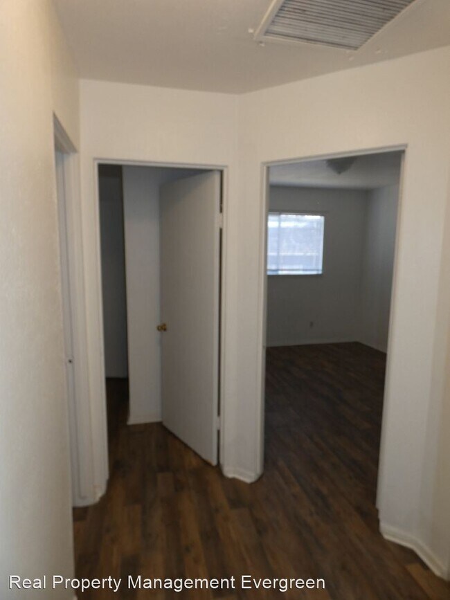 Foto del edificio - 2 br, 1 bath House - 160 S. Indiana St.