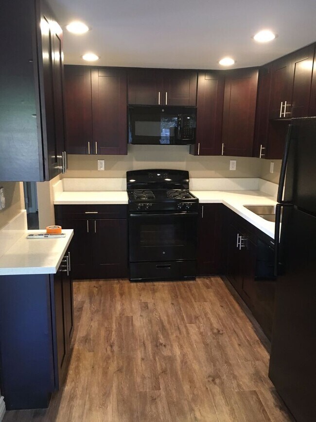 Foto del edificio - 859-861 Mola Vista Way