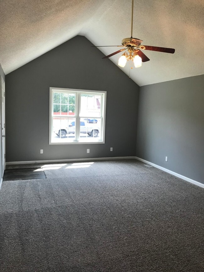 Foto del edificio - 3 Bedroom Pet Friendly Home For Rent!