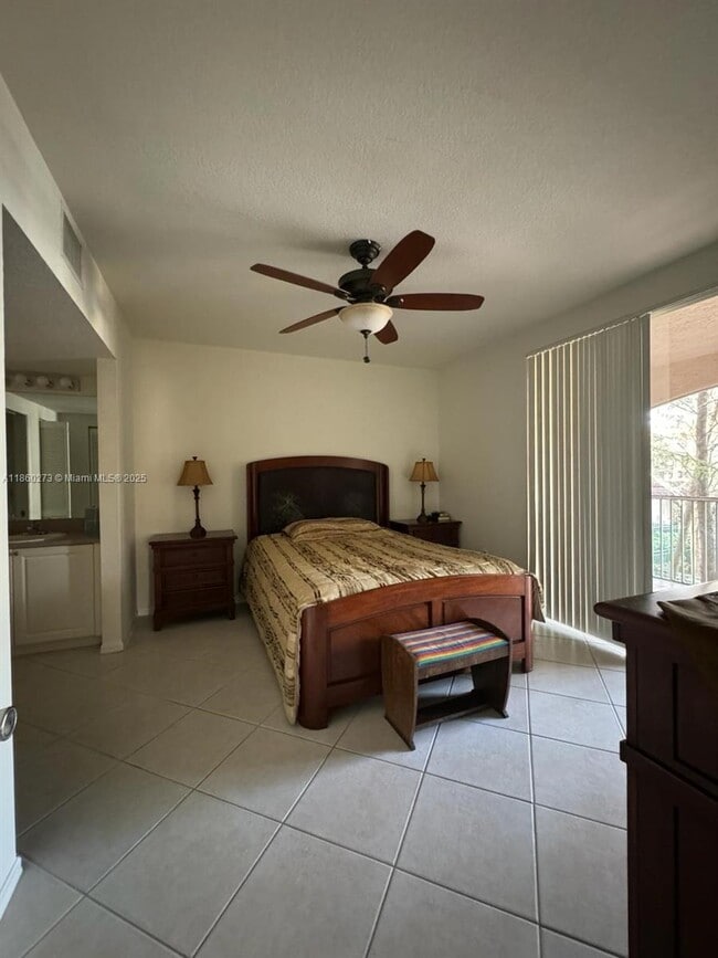 Foto del edificio - 6634 W Sample Rd