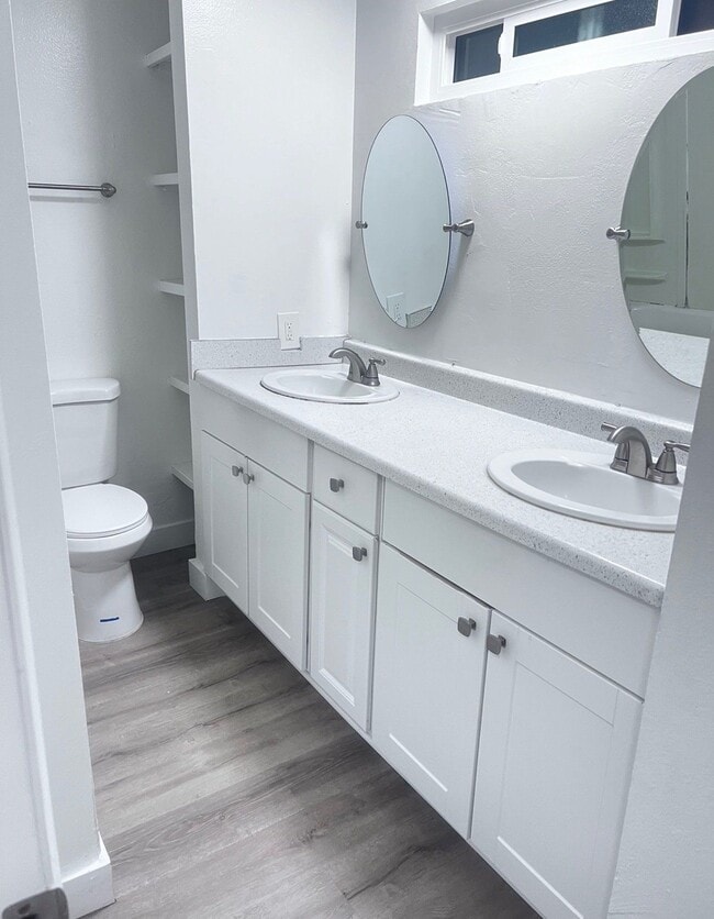 Foto del edificio - 1327 W. Civic Center