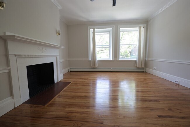 Building Photo - 318 Tappan St