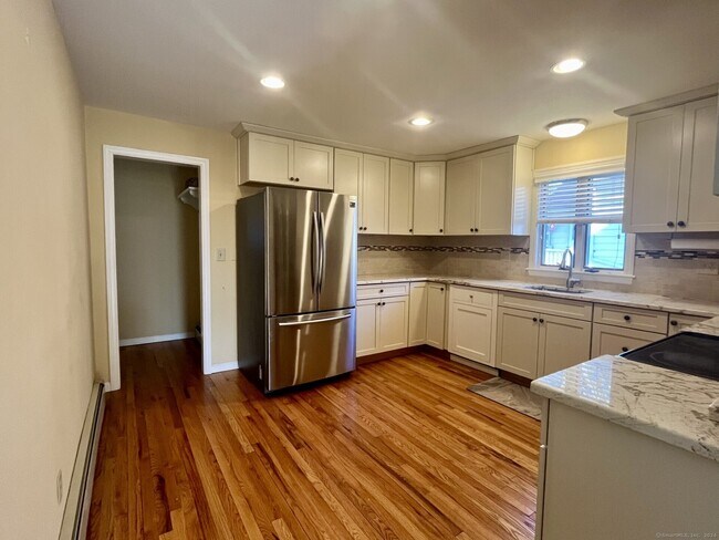 Building Photo - 31 Oenoke Pl