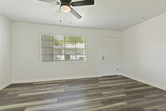 Building Photo - Granada Suites