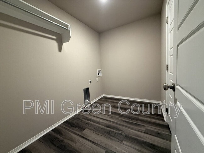 Building Photo - 21025 E 40th Pl S