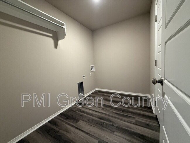 Foto del edificio - 21025 E 40th Pl S