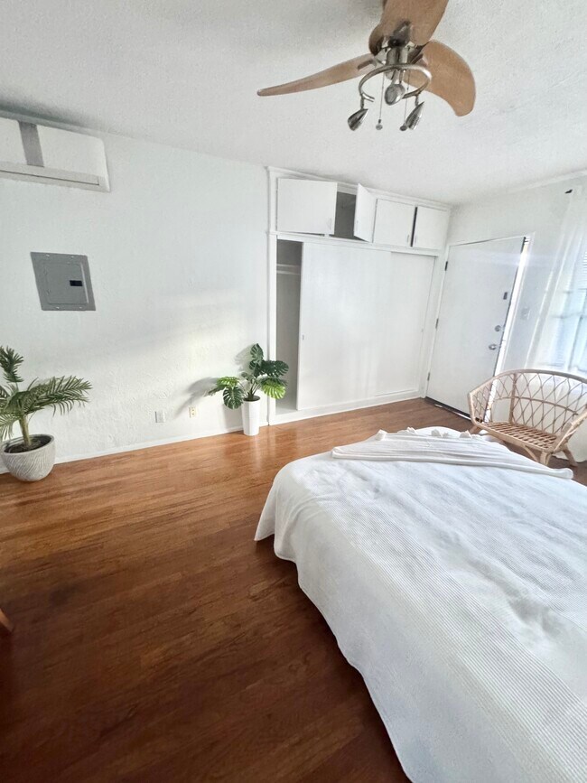 Foto del edificio - 1751 Winona Blvd