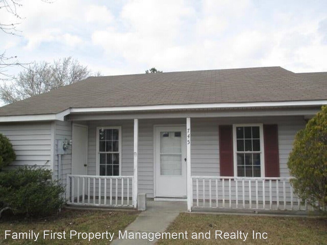 Primary Photo - 2 br, 2 bath House - 745 Pinewood Drive