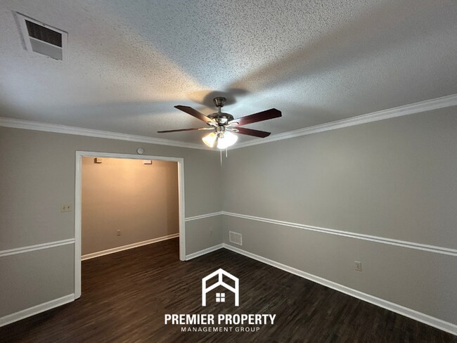 Foto del edificio - Spacious 3BR/2.5BA Olive Branch Home w/ Vaulted Ceilings, Fireplace, Formal Dining & Fenced Yard