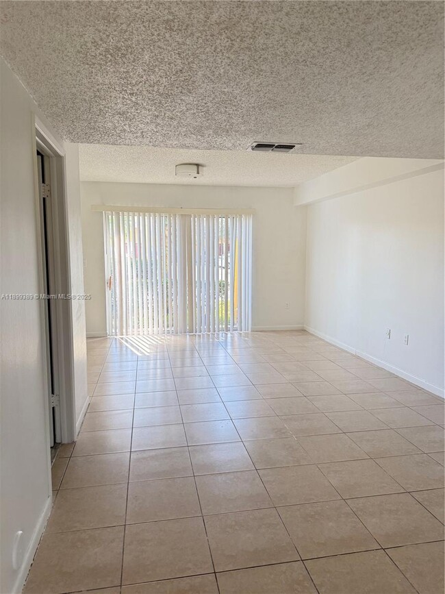 Foto del edificio - 3873 NW 90th Ave