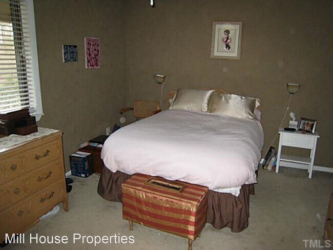 Building Photo - 2 br, 2.5 bath House - 107 Oak Tree