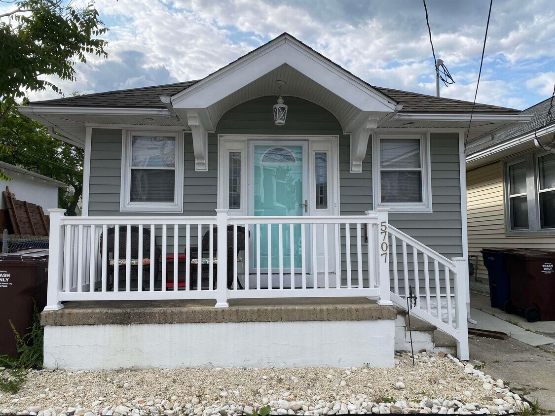 Primary Photo - 5707 Monmouth Ave
