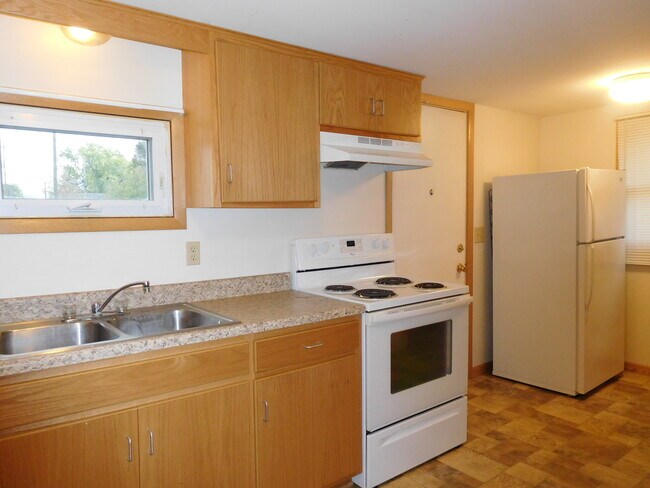 Kitchen - 747 W High Ave