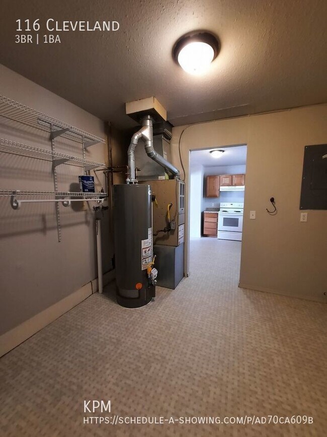 Building Photo - 3 BEDROOM | 1 BATH | FENCED YARD | SOUTH