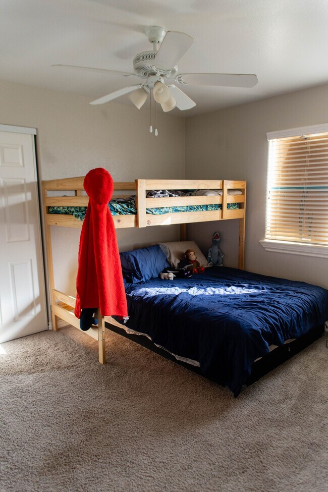 dormitorio delantero - 12072 Pacific Rd