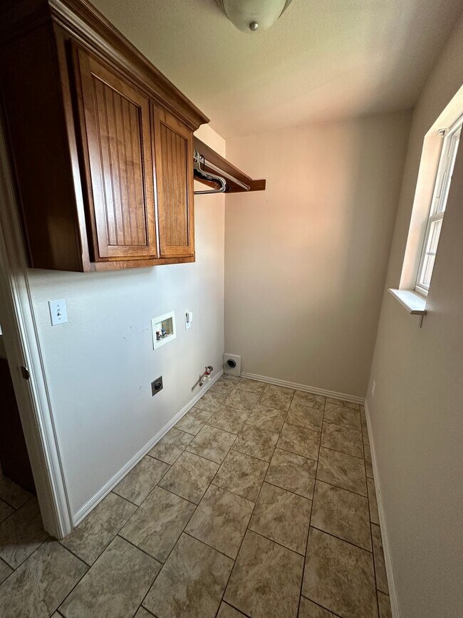 Foto del edificio - DARLING 3 bedroom, 2 bath home in Crescent...