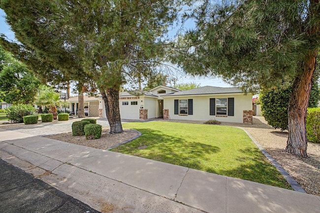 Building Photo - 3414 N 44th Pl