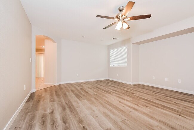 Foto del edificio - 9993 Star Lake Ave