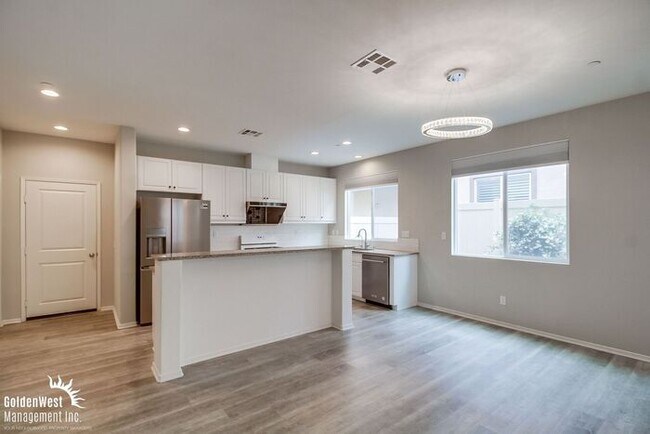 Building Photo - Stunning 3Bdm 2.5Ba Townhome in the Montec...