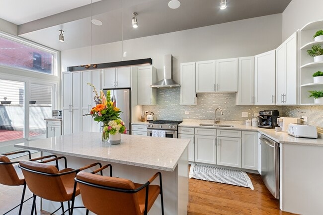 Foto del edificio - 1527 W Pearson St