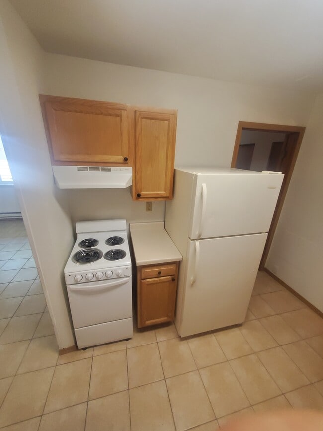 Building Photo - 1715 La Crescent St