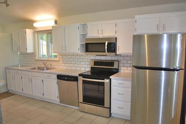 Building Photo - 2830 Hillhaven Ct SE