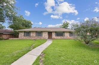Building Photo - 1800 Midcrest Dr