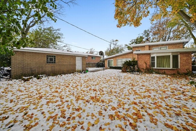 Building Photo - 400 Locust Rd