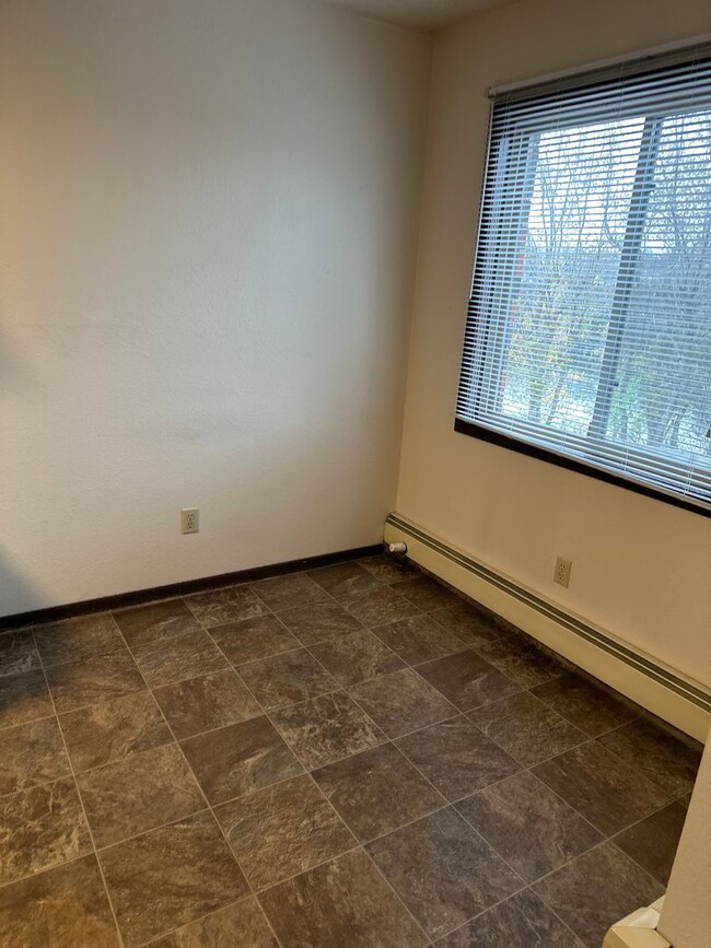 Building Photo - Two Bedroom One Bathroom Apartment