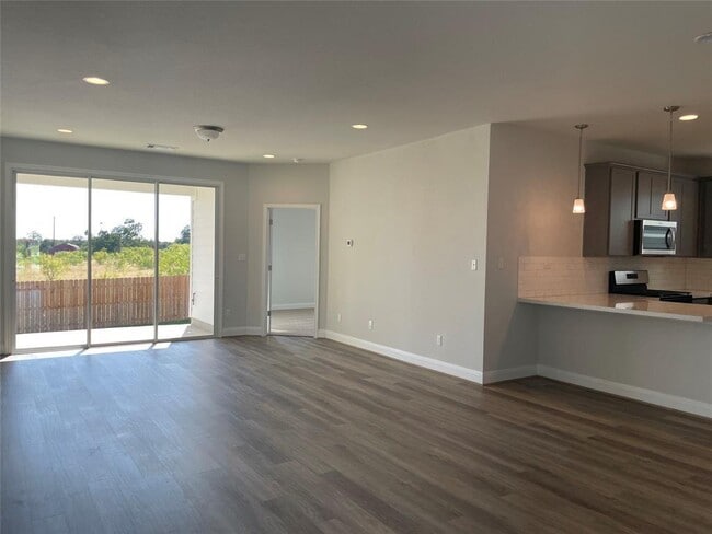 Building Photo - 304 Fluttermill Loop