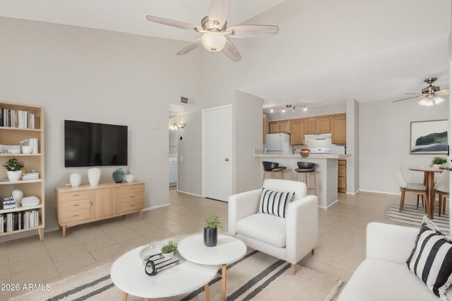 Foto del edificio - 8055 E Thomas Rd