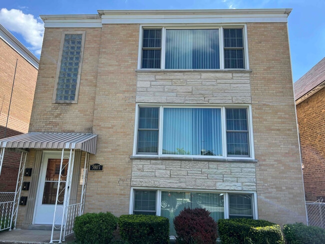 Photo - 5807 W Addison St Apartment