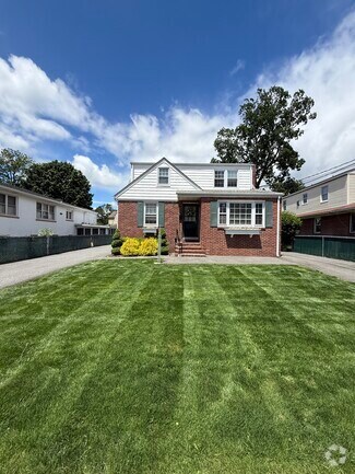 Building Photo - 60 E Maltbie Ave