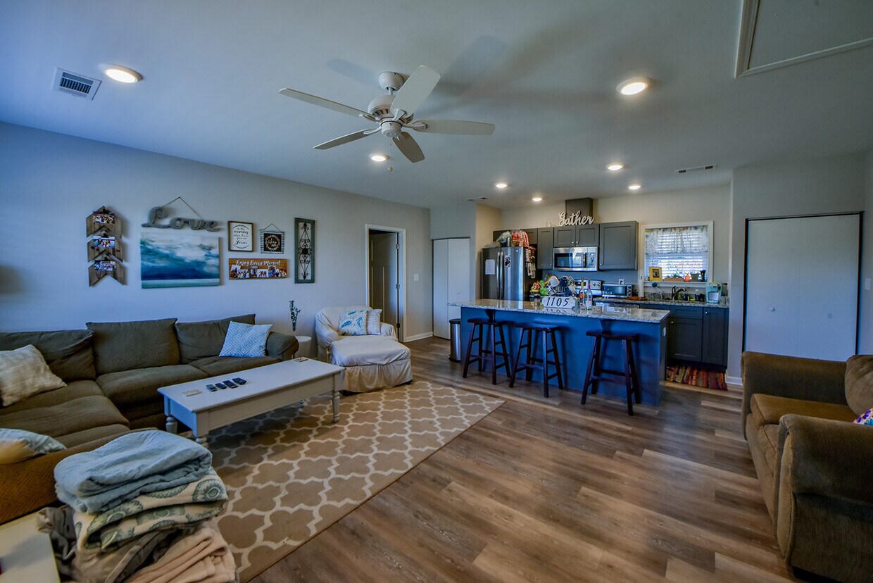 Foto principal - 1707 4th Ave E