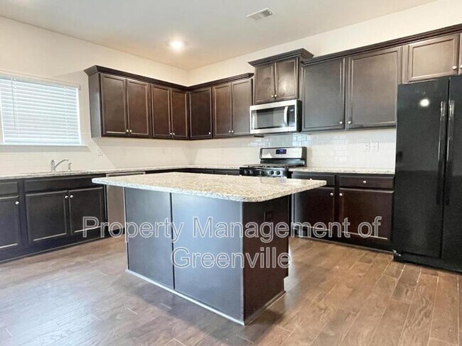 Foto del edificio - 301 Millridge Rd