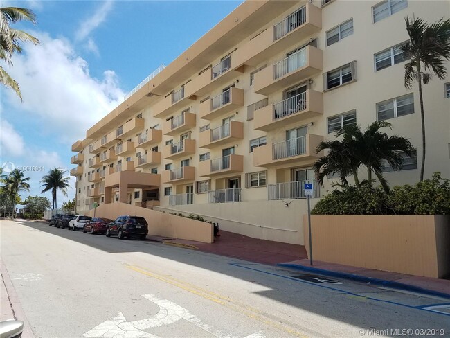 Building Photo - 4141 Collins Ave