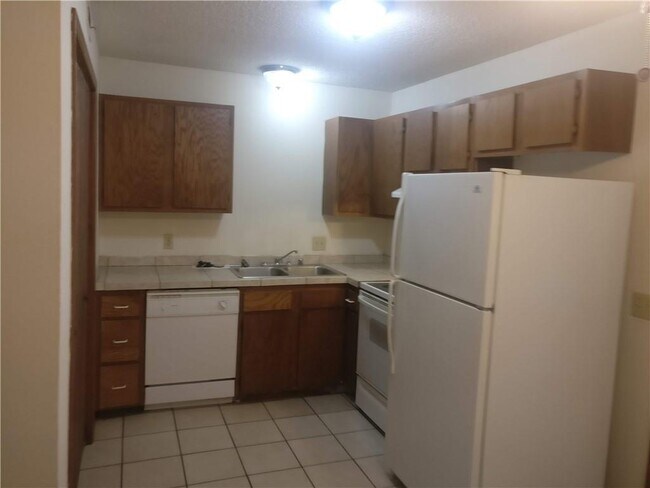 Building Photo - 683 N Betty Jo Dr