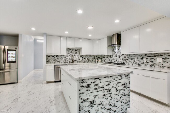 Building Photo - 4 br, 3.5 bath House - 5323 S Braeswood Blvd