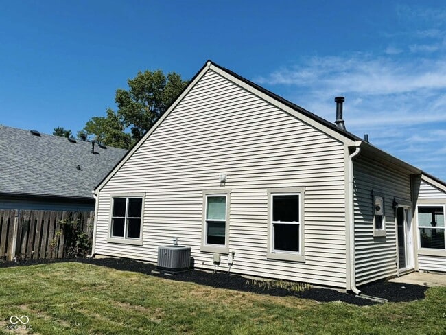 Foto del edificio - 9680 River Oak Ln E