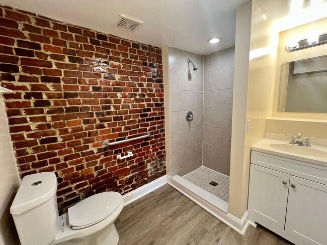 Foto del edificio - 2705 Riverside Ave