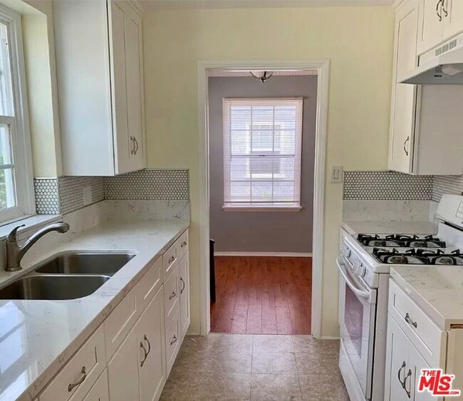 Foto del edificio - 5913 Overhill Dr