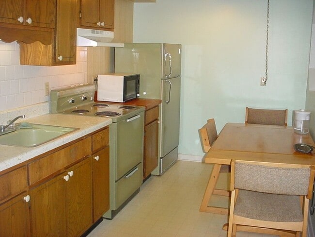 Building Photo - 130 S Estes Dr