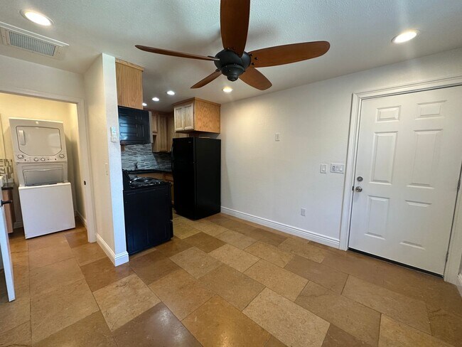 Building Photo - 418 - 422 E Morris Avenue, Modesto