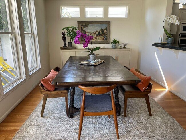 Foto del edificio - Spacious 5 bedroom home in Coronado's Village