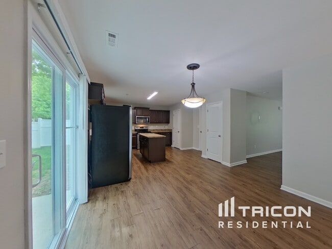 Building Photo - 5936 Sanders Farm Ln