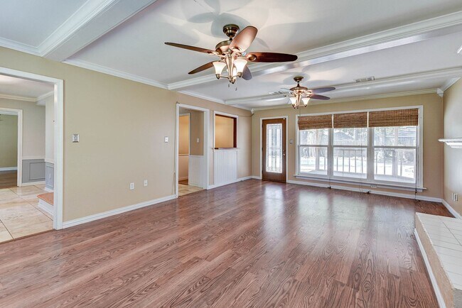 Foto del edificio - Beautiful 4 Bedroom Home!