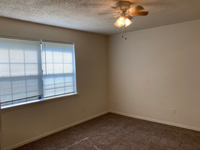 Building Photo - 401 12th ave se Apt101