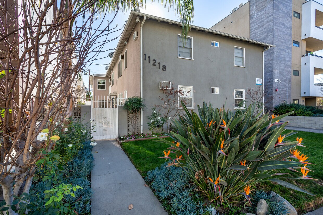 Foto principal - 11218 Morrison St