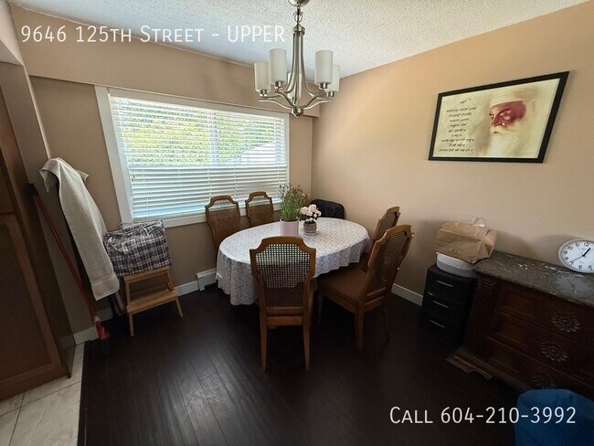 Photo du bâtiment - Well-Maintained 3 Bedroom Upper Home