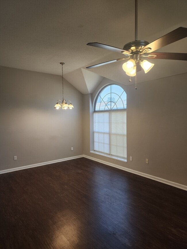 Foto del edificio - 700 Cross Ridge Ct